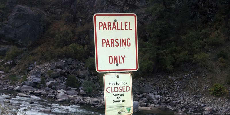 a road sign that says "parallel parsing only"
